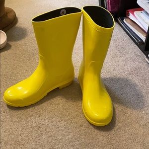 NEVER WORN UGG RAIN BOOTS